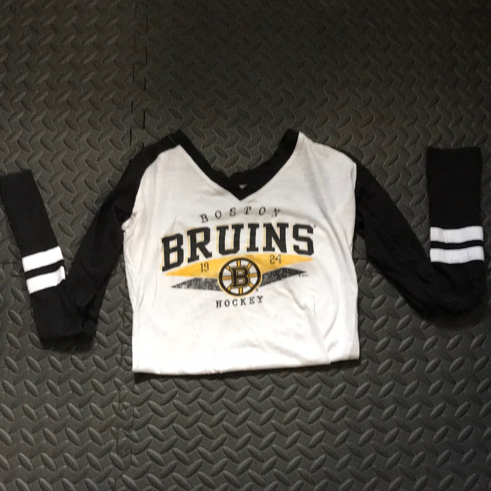 Long sleeve NHL women’s Boston Bruins v neck top